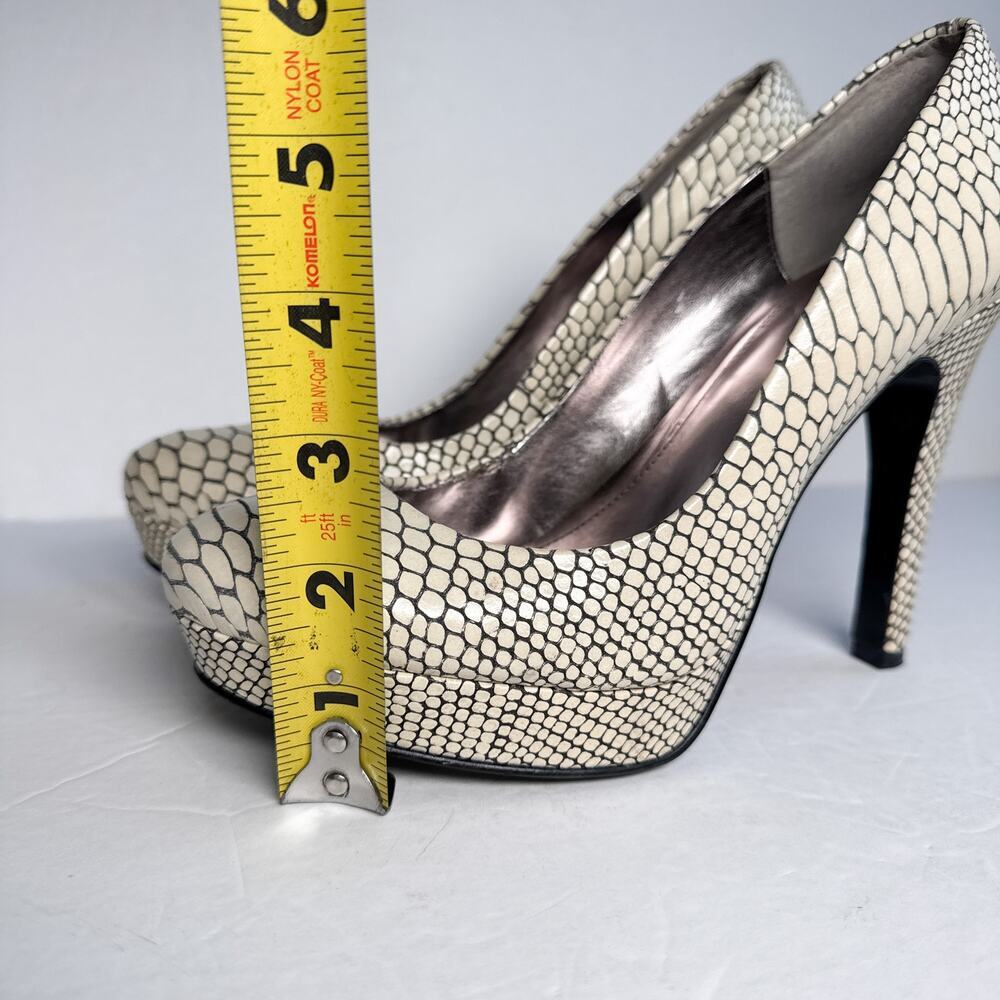 Calvin Klein Karsyn Python Embossed Leather Platform Pumps 7M - Picture 12 of 13